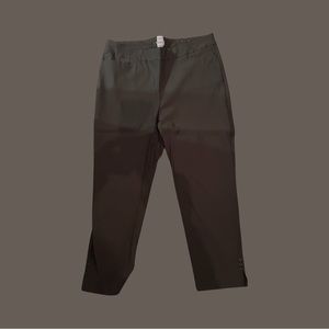 Chicos olive pull on ankle length with button accents 26 inch inseam.